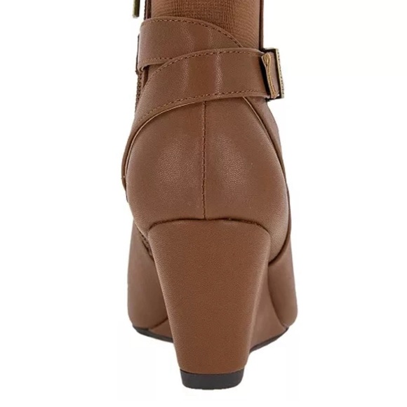 NWT Kenneth Cole Reaction
Women's Emmie Wedge Dress Booties - Picture 3 of 7